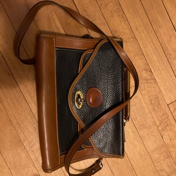 Dooney & Bourke Handbags - Vintage Dooney & bourke Messenger bag